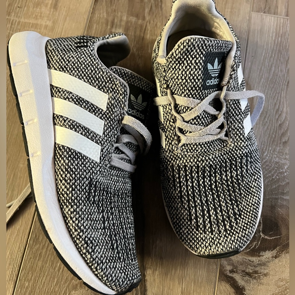 Adidas Knit size 2.5Y. Kids Black and White Sneakers
